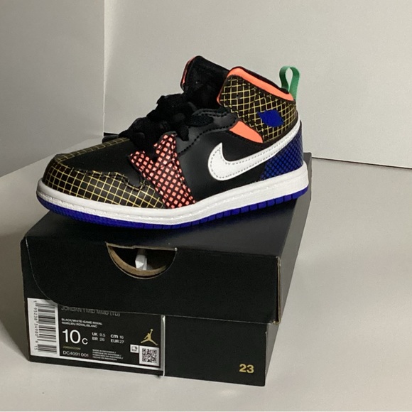 Jordan size 10 multi - Picture 1 of 2